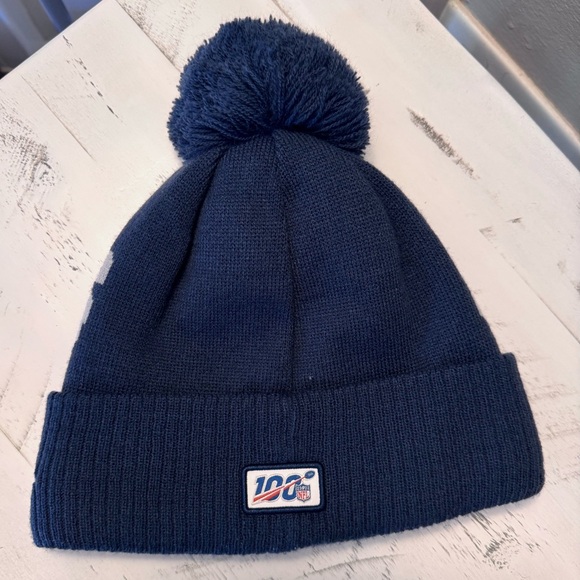 Men's Dallas Cowboys New Era Navy 2019 NFL Sideline Road Official Sport Knit Hat - Picture 2 of 3